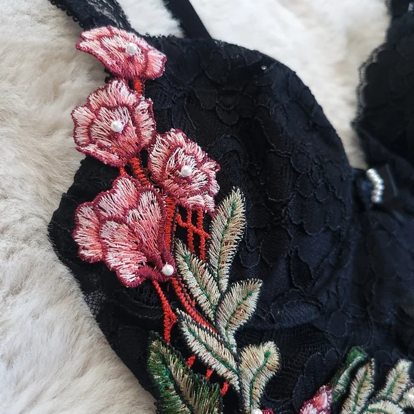 Vintage Gold Victoria Secret Dark Floral Embroidered Roses Lace Pearl Bodysuit - Picture 7 of 16
